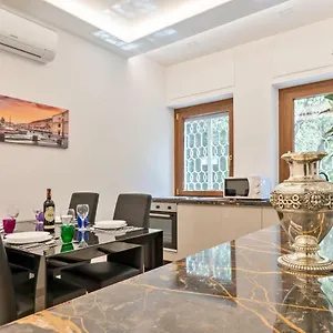  Holiday home First Class